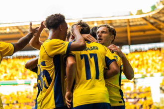 10 fos Brondby megforditja a 3 0 as hatranyt Sigurdsson csapata ellen