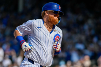 A Cubs jatekosa Justin Turner az elso szezoni walk off homerjat utotte a 17 MLB szezonjaban