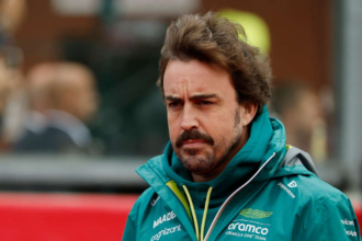 Alonso kihagyja az elso edzest a Magyar Nagydijon a serules miatt