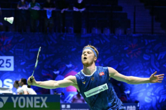 Antonsen harom merkozesi labdat harit Prannoy ellen a Vilagbajnoksagon