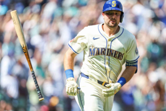 Cal Raleigh 49 homerja rekordot allit fel az MLB ben mint legjobb elkapo egy szezonban