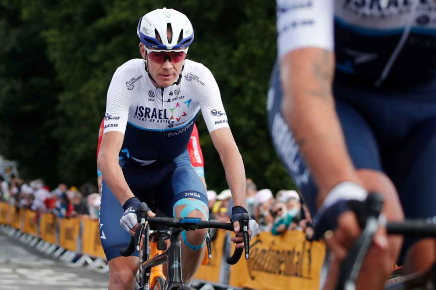 Chris Froome mutetre keszul a treningbaleset utan