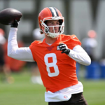Cleveland Browns elcsereli Kenny Pickett iranyitot a Las Vegas Raidershez