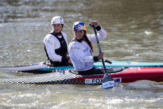 Jess Fox olimpiai kajakbajnok labadozik a daganatmutet utan