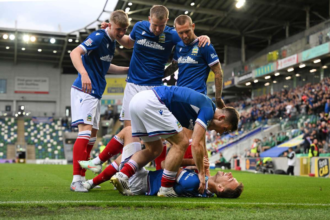 Konferencia Liga selejtez A Linfield legyozi a Zalgirist a nagy csapatok visszaternek