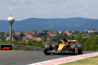 Oscar Piastri a leggyorsabb az utolso Magyar GP edzesen megakadalyozva Lando Norris elsopro gyozelemet