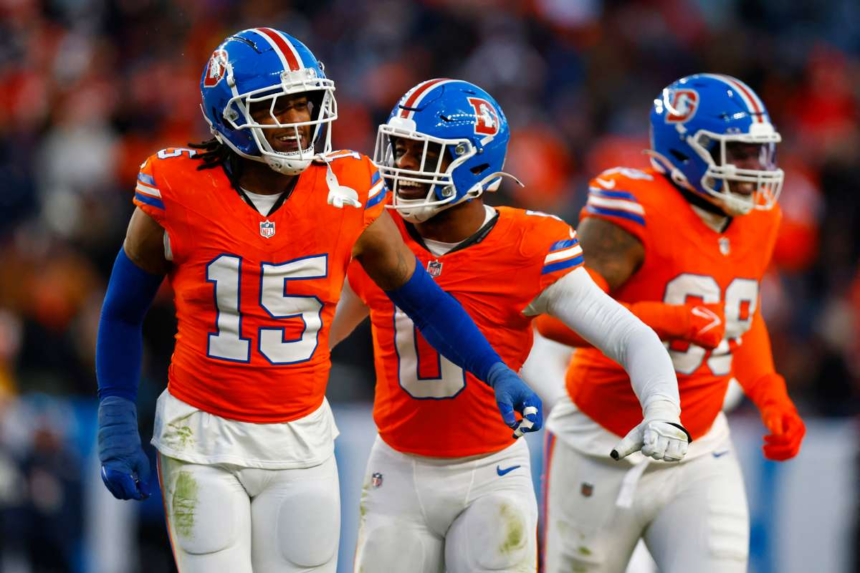 A Broncos rekord hosszabbitast kotott a kimagaslo vedo szelsovel Nik Bonittoval