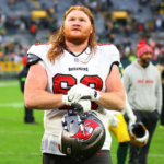 A Buccaneers jobb oldali guardja Cody Mauch terdserulest szenvedett ami veget vetett a szezonjanak