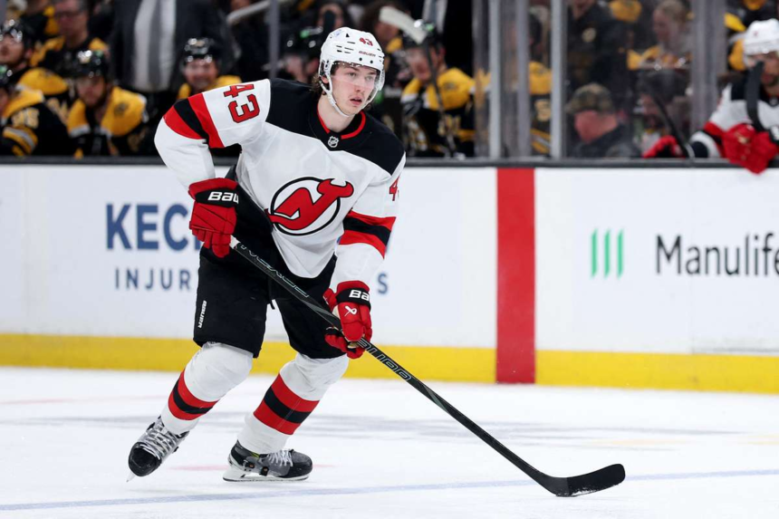 A New Jersey Devils uj szerzodest fog alairni Luke Hughes vedovel