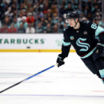 A Seattle Kraken csatara Kaapo Kakko hat hetre kiesett egy torott kez miatt