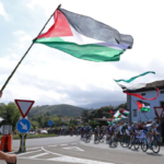 A kerekparosok fenyegetoznek hogy kilepnek a Vueltabol ha tobb pro Palesztina tuntetes zavarja 17 szakaszt