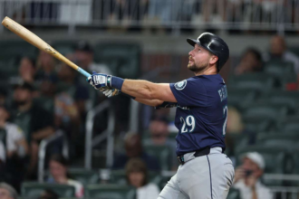 Cal Raleigh 55 hazai futasat uti megelozve Mantlet az ideny legjobb utoje kozott