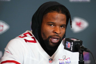 Denver Broncos linebacker Dre Greenlaw rovid tavu serultlistara kerult