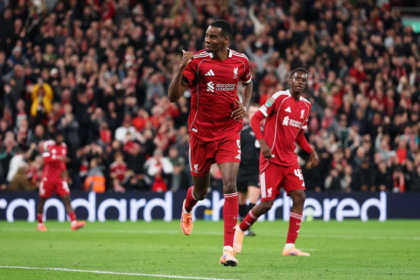 EFL Kupa osszefoglalo Isak megszerzi elso goljat Liverpool ismet keson dont Chelsea tuleli a remuletet
