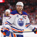 Edmonton Oilers bemutatja az Oil Country alternativ mezet a 2025 2026 os szezonra