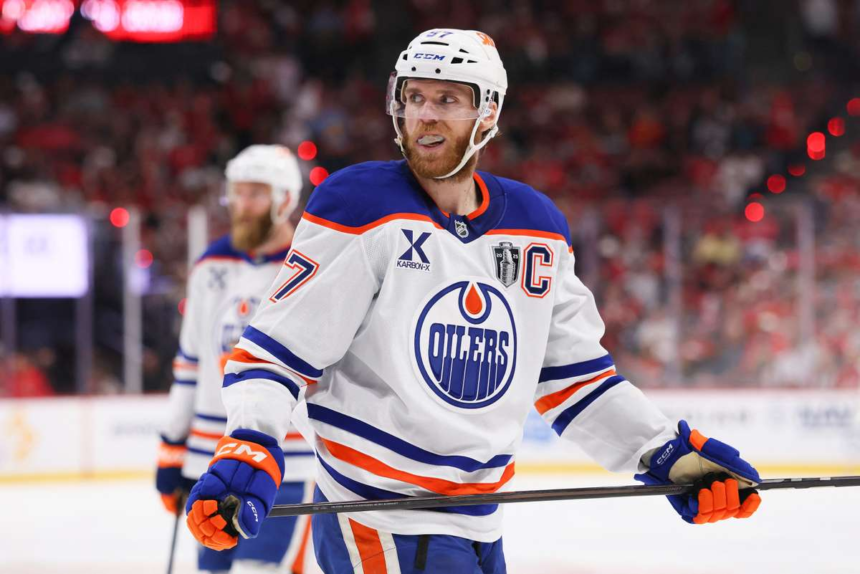 Edmonton Oilers bemutatja az Oil Country alternativ mezet a 2025 2026 os szezonra