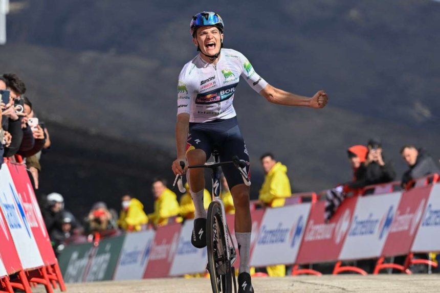 Giulio Pellizzari nyeri a Vuelta a Espana 17 szakaszat Jonas Vingegaard noveli elonyet