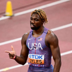 Lyles Thompson es Tebogo mind hozzak a formajukat hogy inycsklando ferfi 100 meteres vilagbajnoki dontot allitsanak ossze