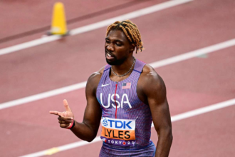 Lyles Thompson es Tebogo mind hozzak a formajukat hogy inycsklando ferfi 100 meteres vilagbajnoki dontot allitsanak ossze