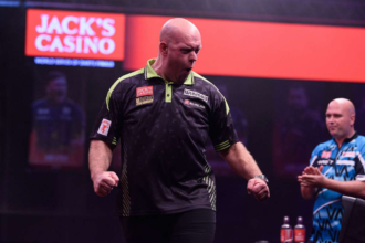 Michael van Gerwen szoros meccsen legyozi Rob Crosst Amszterdamban