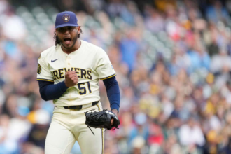 milwaukee brewers megszerezzek az 1 kiemelest es a hazai palyas elonyt az mlb rajatszasaban