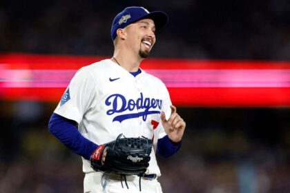 A Dodgers Blake Snellt es Yoshinobu Yamamotot nevezte ki a kezodoboknak a Vilagbajnoki Donto 1 es 2 merkozesere