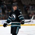 A Sharks jatekosa Michael Misa elso karrierpontjat szerzi Adam Gaudette golpasszaval