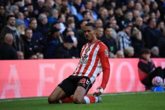 A Sunderland figyelemre melto szezonkezdethez kesoi gyozelem tarsul a Chelsea ellen