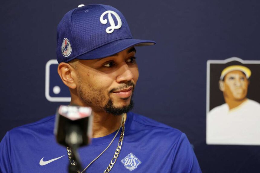 Mookie Betts megkapja az MLB Roberto Clemente dijat jotekonysagi munkajaert