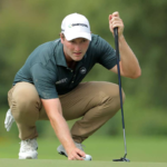 NEZD PGA golfozo menti a part egy alligator mellett