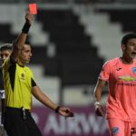 A jatekvezeto 17 piros lapot oszt ki a tomeges verekedes soran a Copa Pacena merkozesen