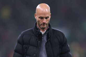 A kuzdo Wolfsburg allitolag kirugta Paul Simonis edzot rovid ido utan