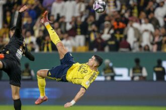Cristiano Ronaldo lenyugozo ollozos golt rug az Al Nassr gyozelme soran az Al Khaleej ellen