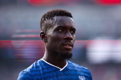 Idrissa Gana Gueye piros lapot kapott mert megpofozta Everton tarsat egy kulonos esetben
