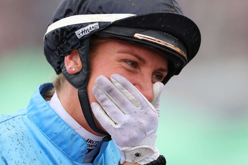Jamie Melham a Half Yours t a tortenelmi Caulfield Melbourne Kupa duplahoz vezeti