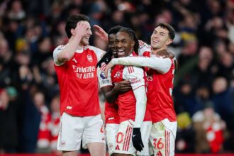 Melyik Arsenal jatekos torte meg a North London derby atkat