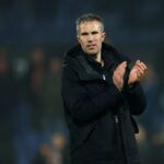 Robin van Persie megvedi donteset hogy fianak Shaqueelnek debutalasat adta a Celtic elleni veresegben