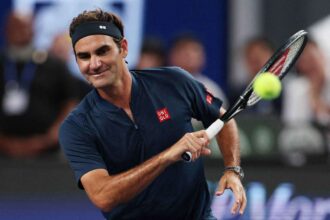 Roger Federer belep a Nemzetkozi Tenisz Hiressegek Csarnokaba