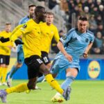 UECL A KuPS hatranybol felallva 3 1 re legyozte a Slovan Bratislavat megszerezve elso Liga Fazis gyozelmet