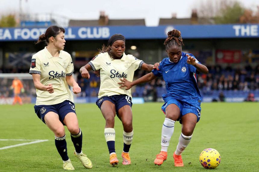 A Chelsea meglepo vereseget szenvedett az Everton ellen megszakitva ezzel a Noi Szuperliga hosszu veretlensegi sorozatat