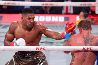 Anthony Joshua A balesetben elhunytak kozeli baratok es csapattagok