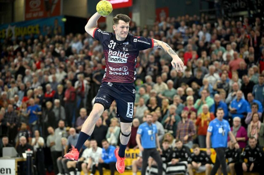 Emil Jacobsen 13 golt szerez hogy segitse a Flensburgnak megorizni a masodik helyet a Bundesligaban