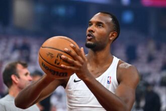 Evan Mobley a Cleveland Cavaliers jatekosa 2 4 hetig hianyozni fog vadli serules miatt