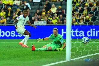 Franciaorszag 22 es dontetlent jatszott Svedorszaggal Solnaban igy a harmadik helyen vegzett az UEFA Noi Nemzetek Ligajaban