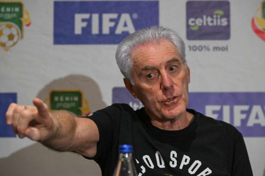 Hugo Broos elegedetlen a FIFA val es biralja a kulfoldi klubot a jatekos szabadon bocsatasa miatt