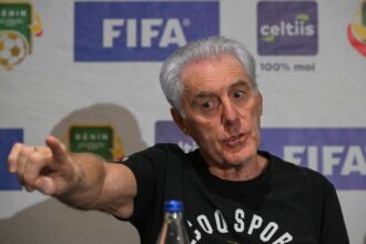 Hugo Broos elegedetlen a FIFA val es kritikat fogalmazott meg egy kulfoldi klubhoz a jatekos kiadasa miatt