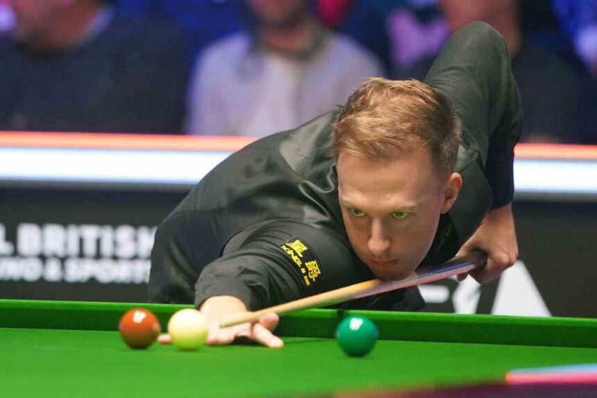 Judd Trump legyozi Ding Junhuijt hogy Neil Robertsonnal jatsszon az elodontoben az Egyesult Kiralysag Bajnoksagon