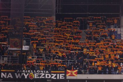 Rayo Vallecano szurkoloi korhazban miutan lengyel huliganok tamadtak a buszokra botokkal