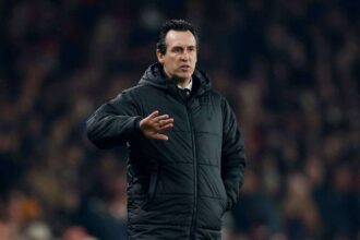 Unai Emery elbagatellizalja a kihagyott kezfogast az Aston Villa Arsenal elleni sulyos veresege utan