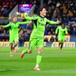 Wilson vezeti a csapatot mig a Fulham megtartja a gyozelmet a Burnley ellen egy ot golos izgalomban